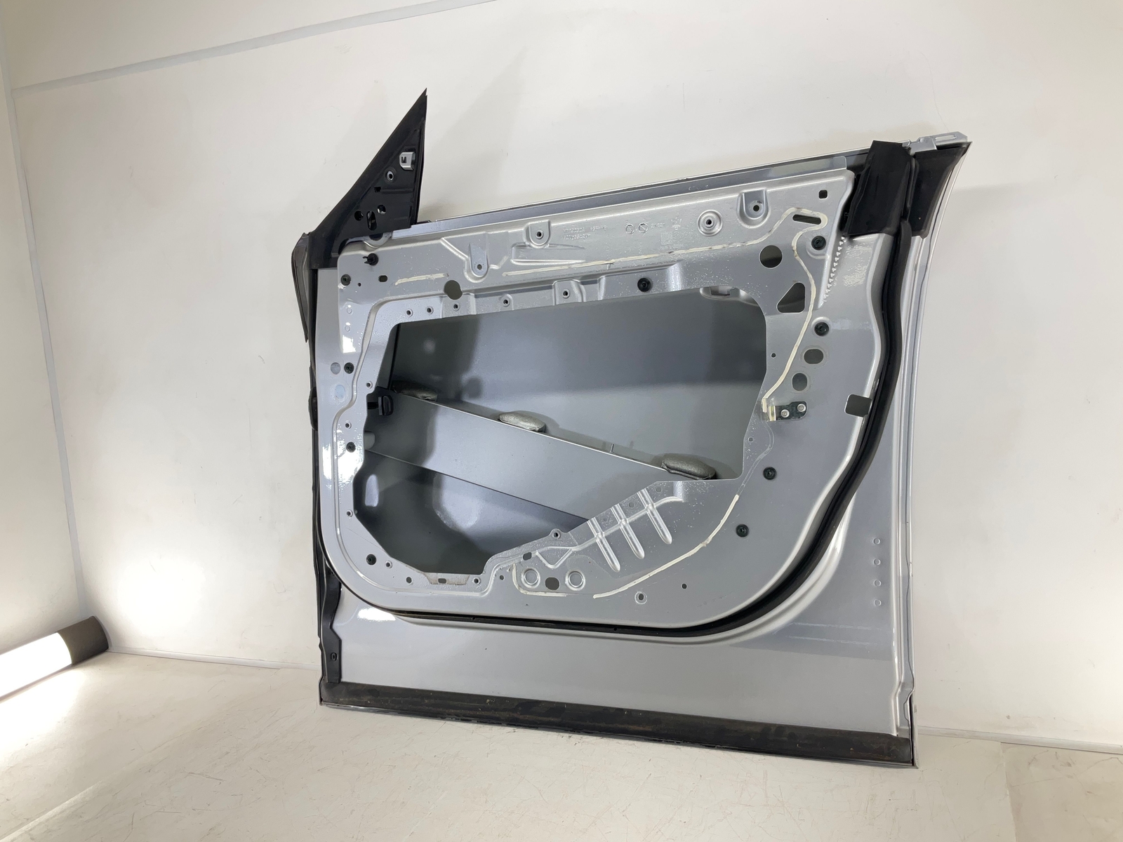 17-20 MASERATI Levante Exterior Front Right Passenger Door Shell OEM C