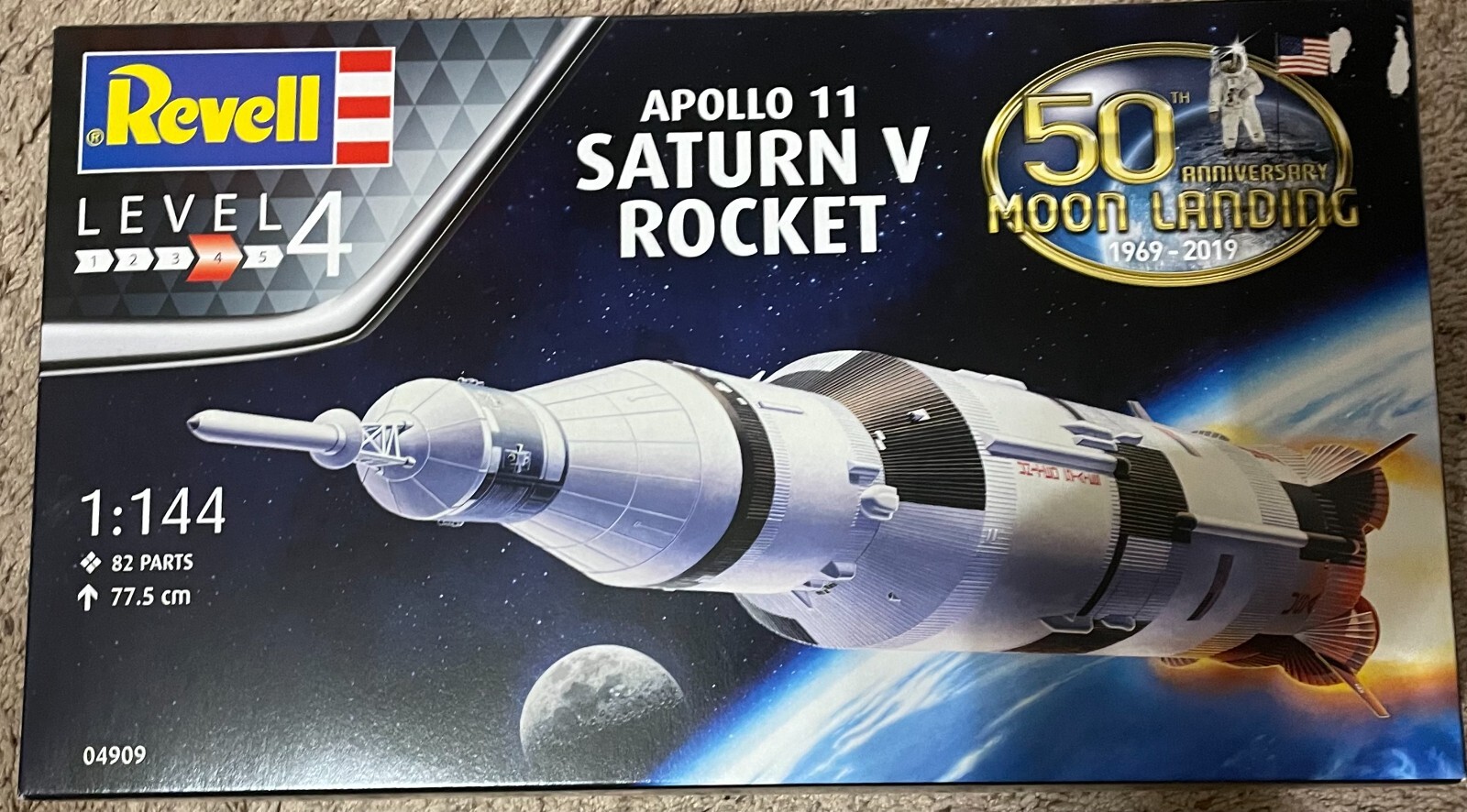 Revell Apollo 11 Saturn V 50th Anniversary Moon Landing Rocket Kit | eBay
