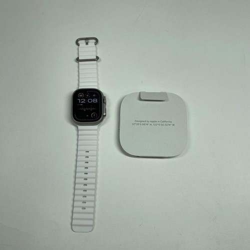 Unlocked Apple Watch Ultra 49MM Natural Titanium White Sport Band MQF03LL/A - Photo 9 sur 9