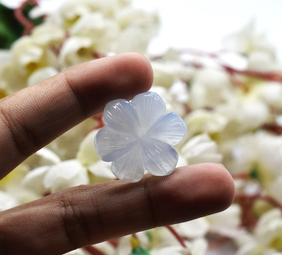 Tallas de flores de calcedonia natural piedras preciosas 30 mm tallas de piedras preciosas azules. Foto 2 de 4