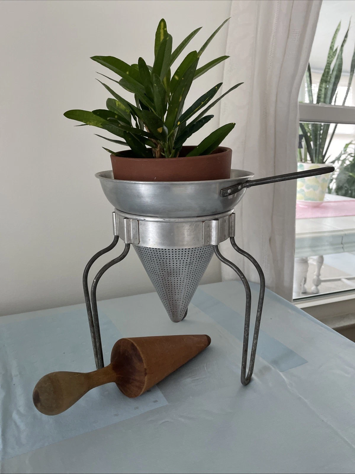 Vtg FOOD STRAINER SIEVE on TRIPOD STAND w/ Wood Pestel Applesauce/Jam