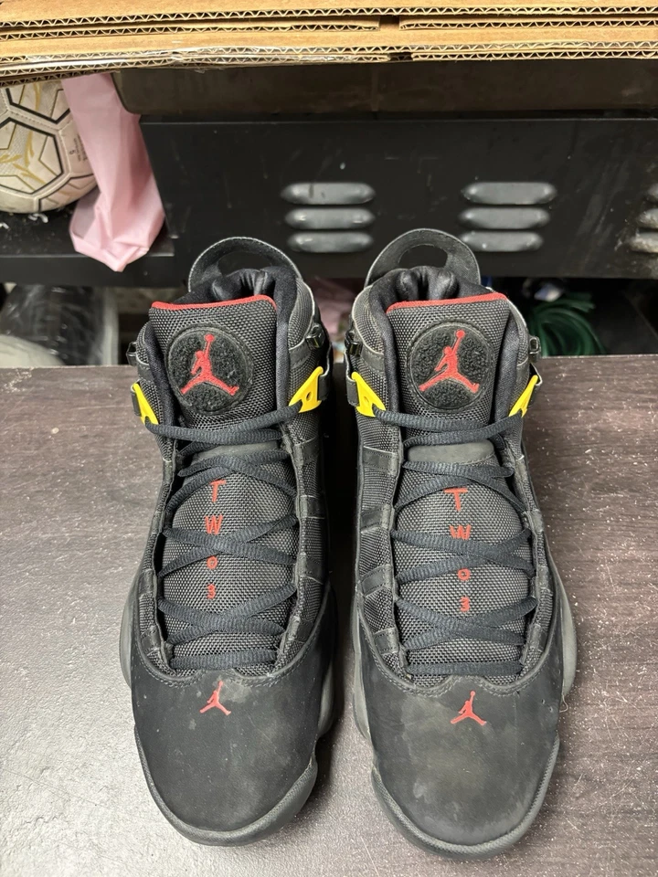 Talla 10.5 - Air Jordan 6 Anillos Negro Rojo Azufre Foto 2 de 4