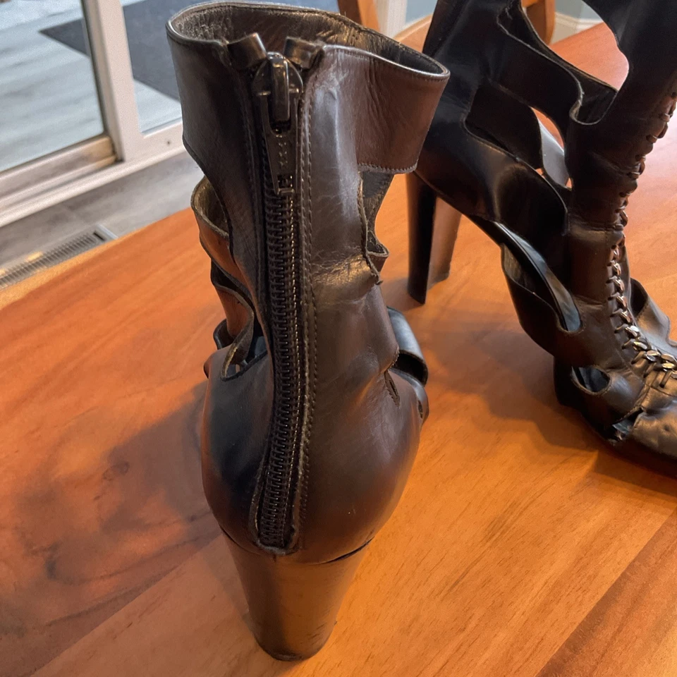 STUART WEITZMAN BLACK LEATHER STRAPPY ANKLE BOOTS SHOES CHAIN LACING ZIPPER, 9 - Image 4 of 4