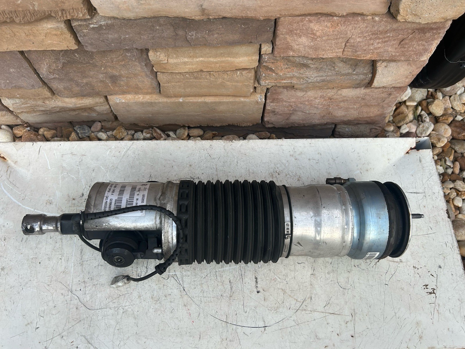Rolls-Royce Ghost 2008-2019 Front Left Air suspension strut P/N 37106892855