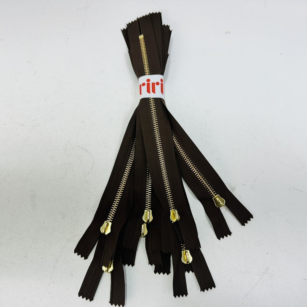 riri Riri 8MM Closed Bottom Zipper with Golf pull, Black/Antique Brass