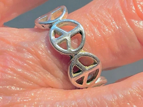 Vintage late 1990s unisex peace sign silver band ring, size 7