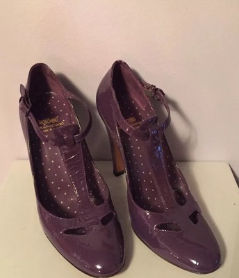 MOSCHINO CHEAP AND CHIC WOMANS SHOES PURPLE PATENT LEATHER MARY JANE PUMPS SZ 39