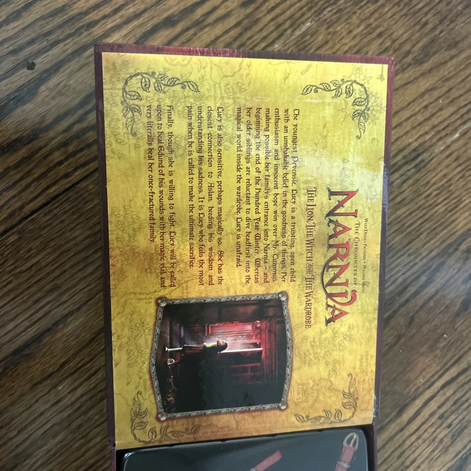 Regalos de Navidad de Lucy Crónicas de Narnia Réplicas Maestras Nuevo en caja Foto 3 de 4