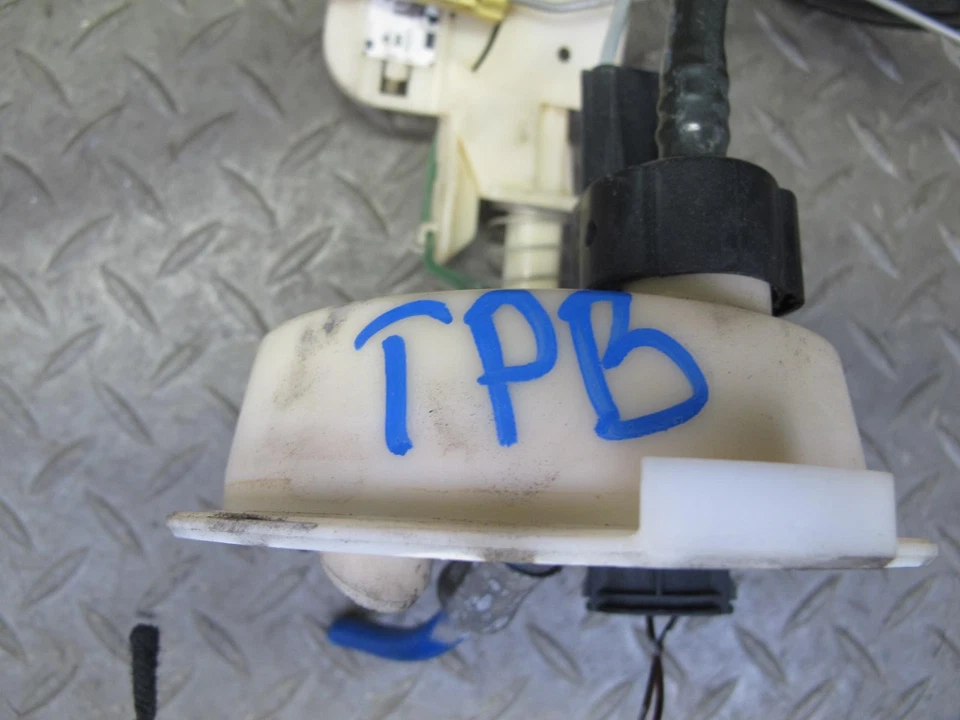 01-06 BMW E46 330i 330Ci 3.0L M54 BOMBA DE COMBUSTIBLE SENSOR DE NIVEL UNIDAD DE ENVÍO CONJUNTO OEM Foto 2 de 4