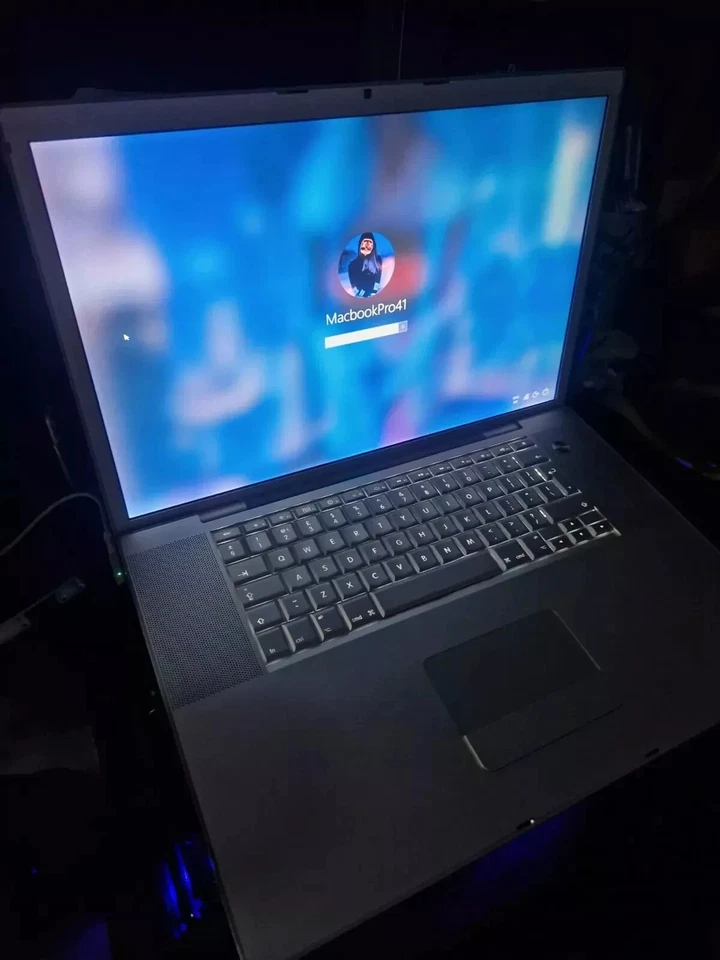 MacBook Pro 17" 2008 A1261  2.5GHz/4GB /480GB SSD /512MB NVIDIA GPU /BATTERY - Image 4 of 4