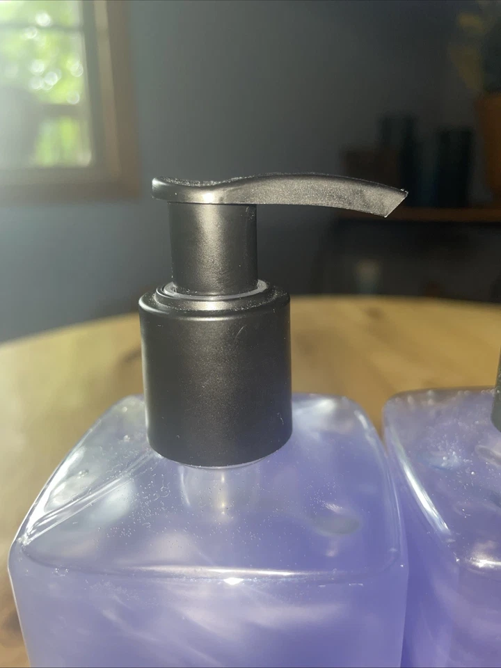 Lavado de manos hidratante de lavanda y té blanco Pecksniff’s England 2 botellas 16,9 oz Foto 3 de 3