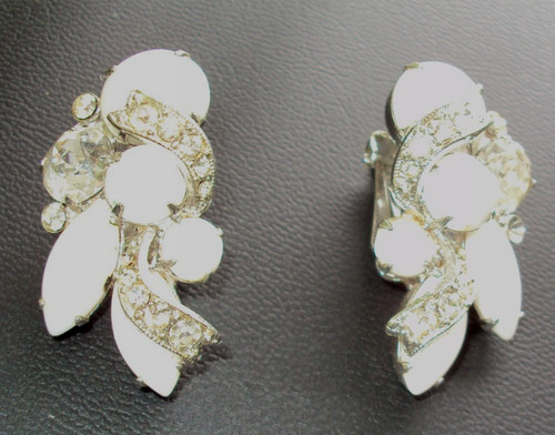VTG.EISENBERG SIGNED CLIP ON EARRINGS-MILK GLASS CABOCHON w-CRYSTAL RHINESTONES