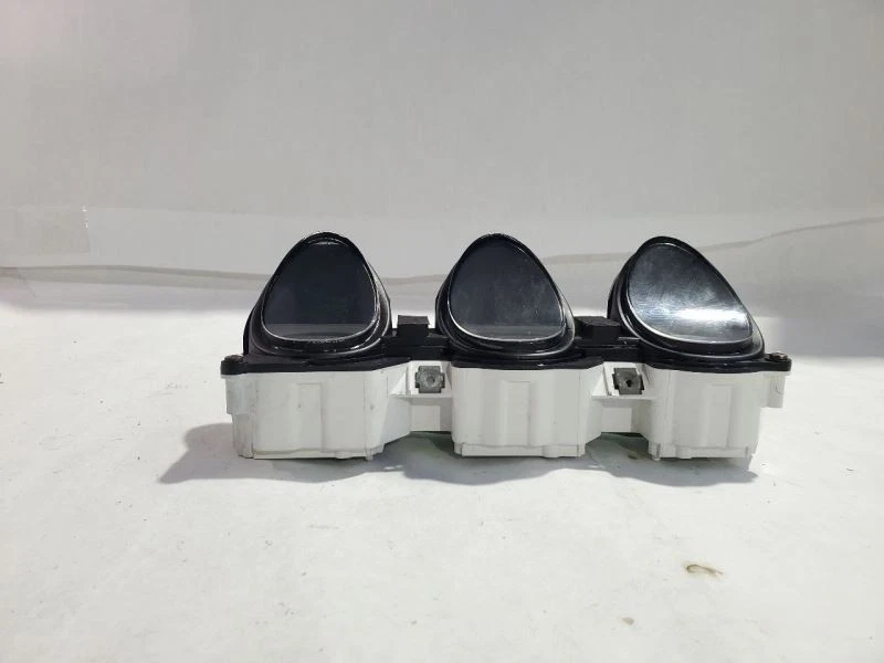 Mitsubishi 3000GT 1993 OEM calibre central VR4 MB604752 Foto 2 de 4