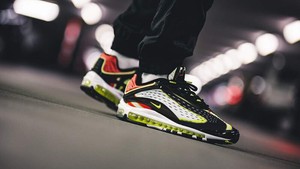 nike air max deluxe volt