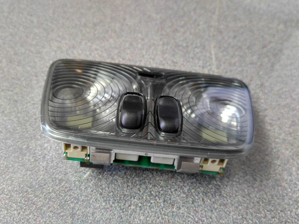 EXCELENTE LUZ DOMO INTERIOR ORIGINAL USADA ORIGINAL PORSCHE CAYMAN Foto 2 de 4