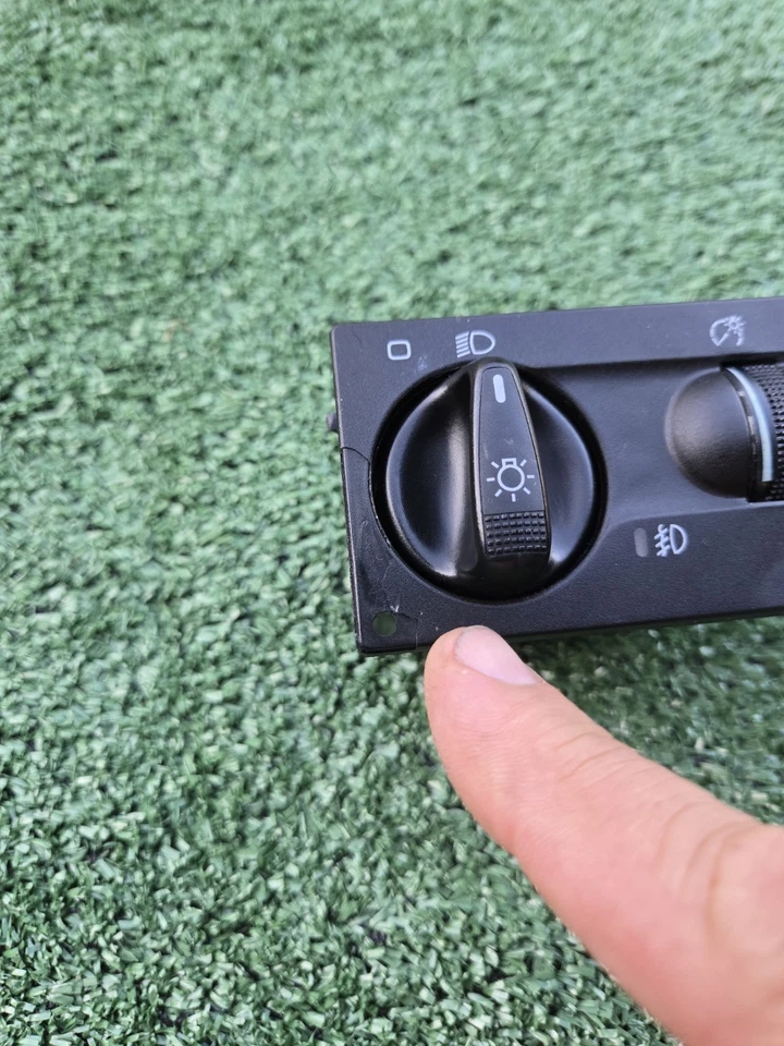 Interruptor de luz de faros antiniebla VW Golf MK3 GTI VR6 1993-1998 Volkswagen OEM Foto 2 de 4