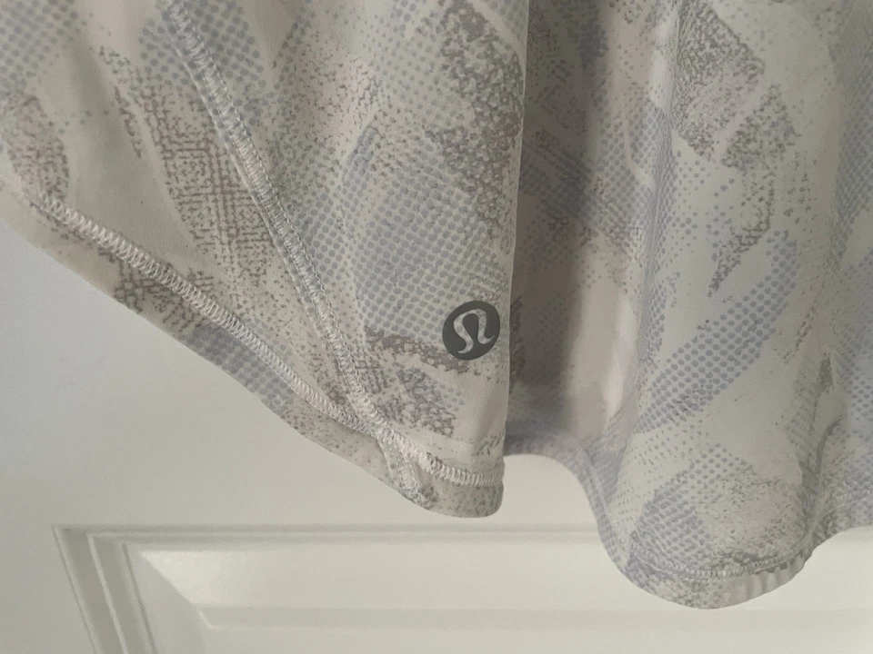 Camiseta sin mangas Lululemon para mujer esculpida de malla blanca con gris y azul talla 6 Foto 4 de 4