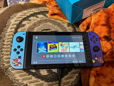 Nintendo Switch HAC-001 Console 32GB Black, with travel case and sd card 128gb