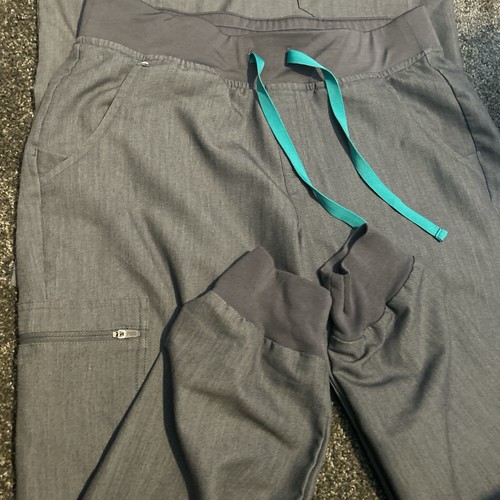 Gray Figs Women's Scrub Set Small Top, Medium Petite Pant - Picture 3 of 6