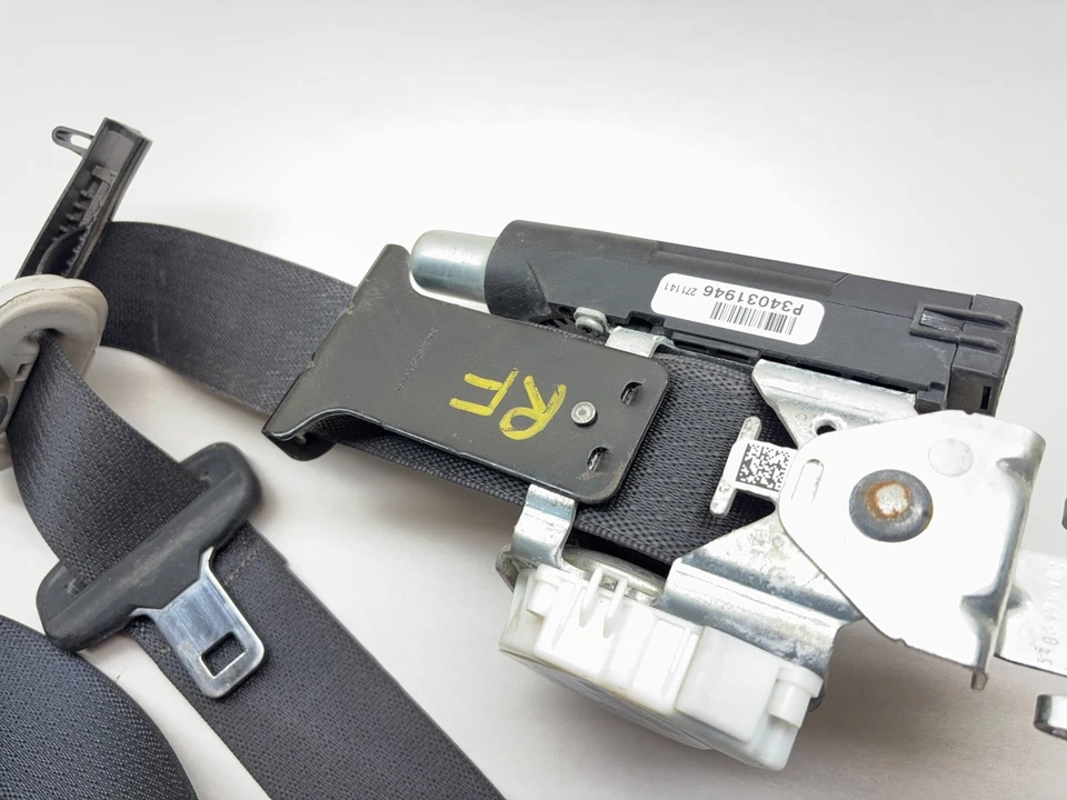 Dodge Ram 3500 2014-2018 retractor de cinturón de seguridad lado del pasajero derecho 4 puertas 5RL791X9AA Foto 3 de 4