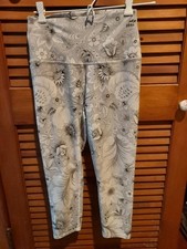 Size Medium M Capri Length workout Leggings - Evolution Creation, gray