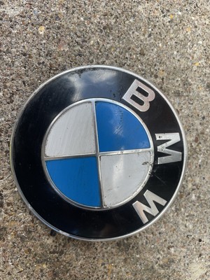 Original OEM BMW MOTORHAUBE oder KOFFERRAUM BADGE Logo für X1 F48 2015-2019 51147376339