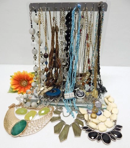 VINTAGE TO NOW FASHION/COSTUME/ CRAFT JEWELRY NECKLACE LOT,  MIXED MATERIALS