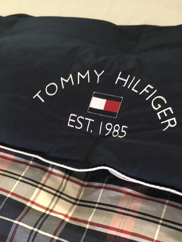 TOMMY HILFIGER EDREDÓN DE PLUMÓN A CUADROS AZUL ROJO DOBLE TALLA 62X86" ESPALDA AZUL NUEVO SIN ETIQUETAS Foto 3 de 4