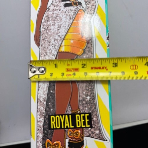L.O.L. Überraschung! O.M.G. Royal Bee Puppe 2 Outfits & Zubehör Modepuppe NEU - Bild 10 von 11