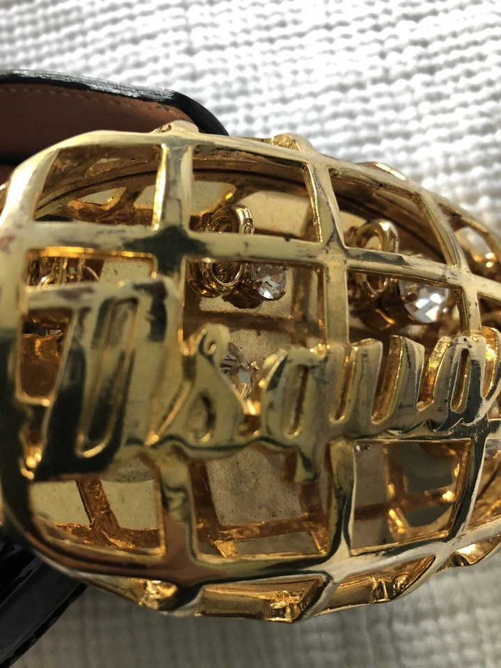 Cinturón Dsquared de charol negro con hebilla de logotipo dorado y de piedra de gran tamaño talla M Foto 3 de 3