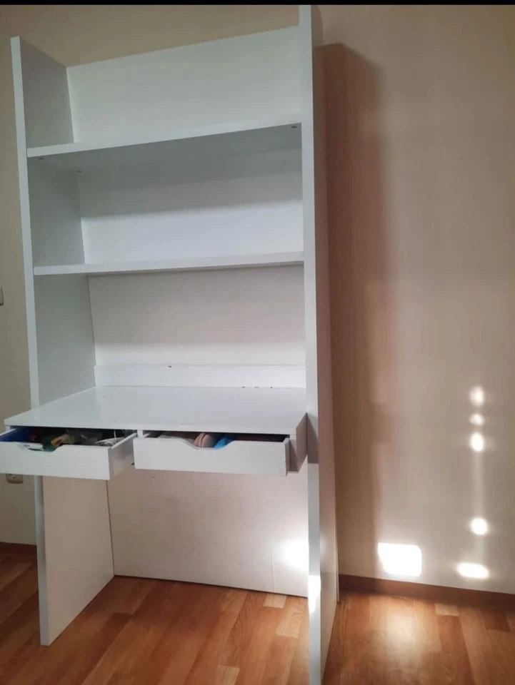 Schreibtisch Mit Schubladen Und Eingebaute Regale