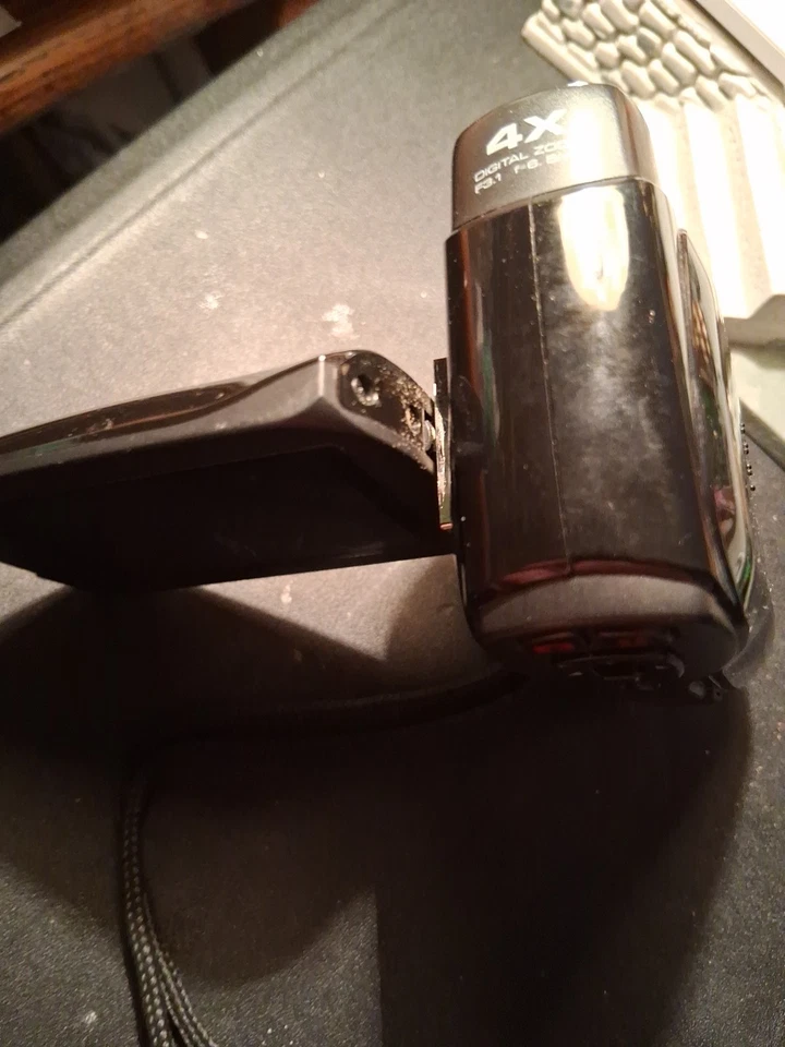 Coby CAM4002 (16 GB) Camcorder - Image 2 of 3