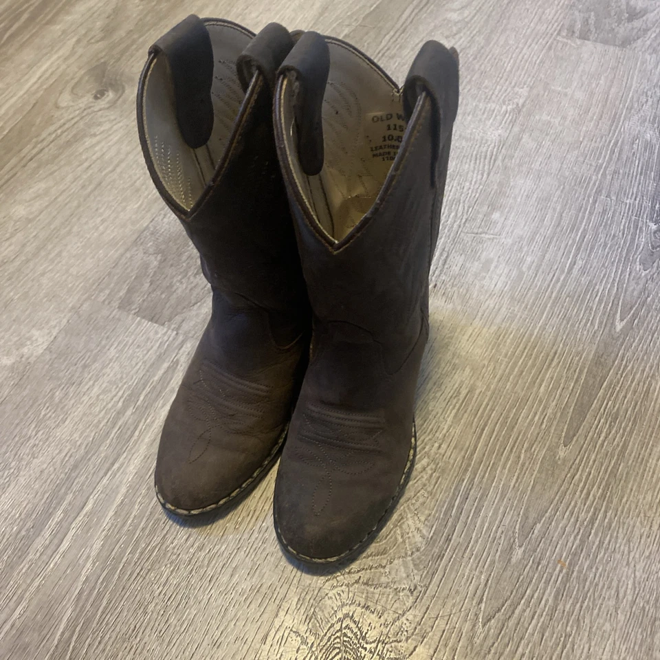 Girls Shoe Lot. 4 Pairs. Sizes 10-11.5. Tap Shoes, Cowboy Boots, Fancy, Sneakers - Image 2 of 4