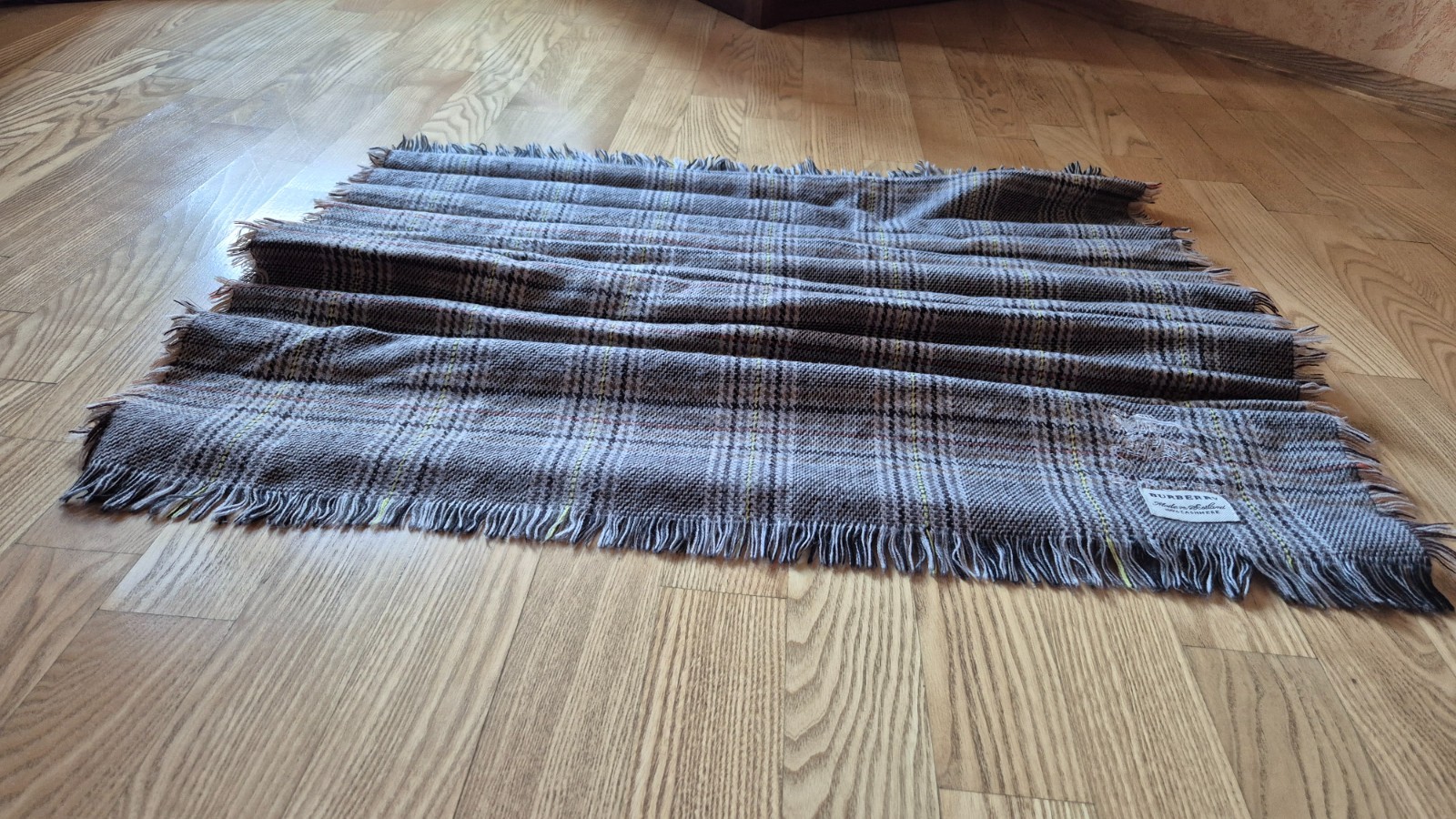 BURBERRY cashmere rectangular large scarf shawl f… - image 9
