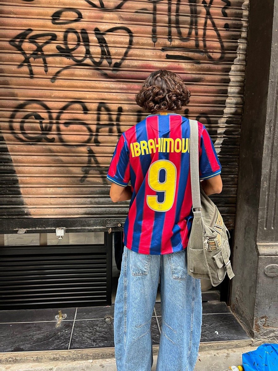 2009 Barcelona Home Jersey – Zlatan Ibrahimović #9 Vintage Retro