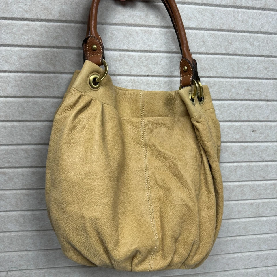 Bolso de Mano Coldwater Creek Cuero Beige Hobo Bucket Marrón Asas Herrajes de Latón Foto 2 de 4