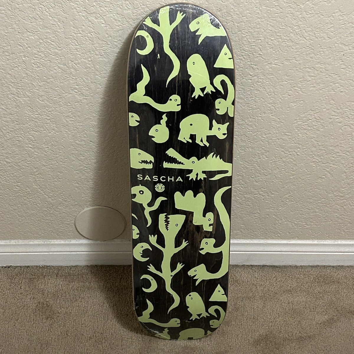 Element Sascha Daley Creatures Glow In The Dark Green Pro