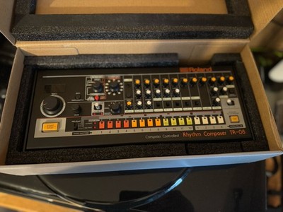Roland TR-08 Rhythm Composer - makelloser Zustand mit Originalkarton