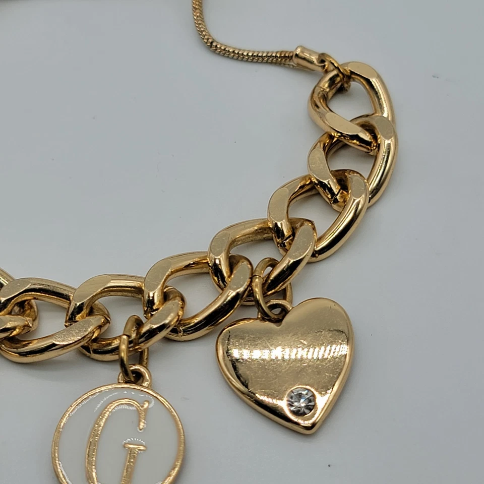Pulsera Guess Mujer Corazón Dije Tono Dorado Longitud Ajustable Foto 4 de 4