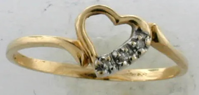 10K GELBGOLD RING IN HERZFORM mit DREI MOISSANITEN