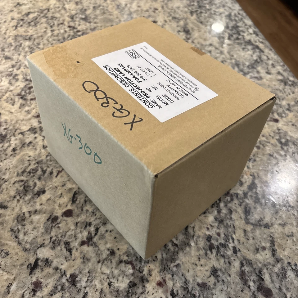 Lámpara Proyector Nueva en Caja Abierta POA-LMP105 610-330-7329 Hecha en Japón Foto 4 de 4