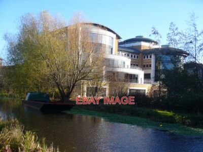 FOTOKAPPE GEMINI WOKING GROSSES BÜROGEBÄUDE GEHÄUSE EINER COMPUTERBASIERTEN FIRMA BES