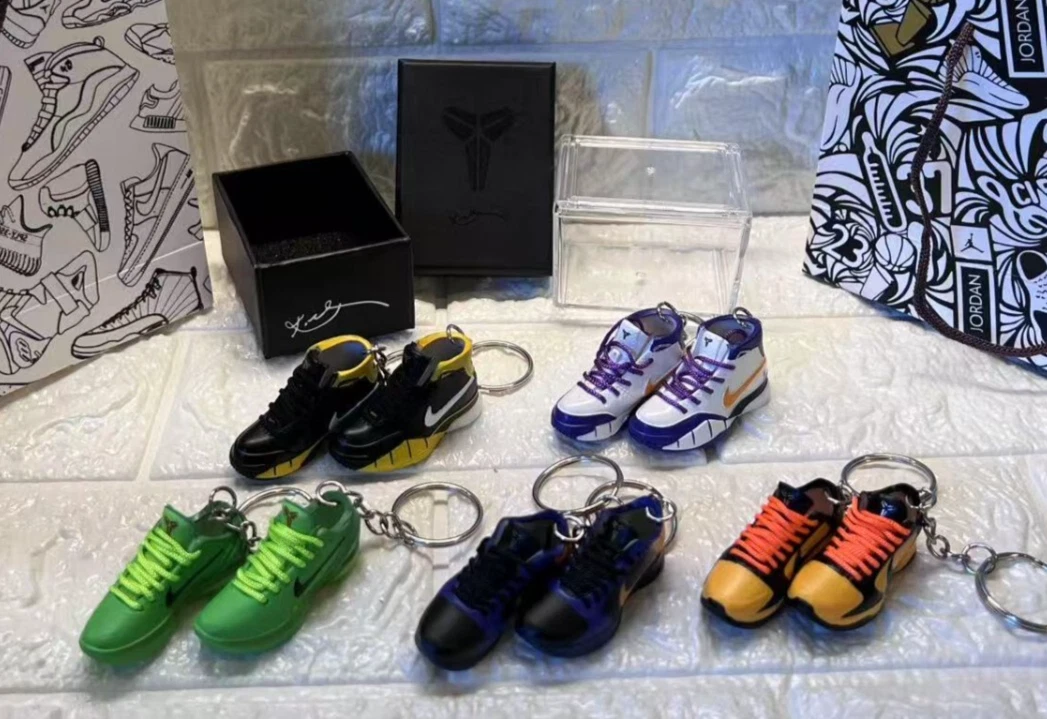 Porte clés noir Mamba Kobe Bryant mini porte clés chaussure de collection avec présentoir