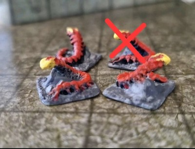 1 of/von 3 Minis (1 is sold/1 verkauft) painted as Thoqqua for D&D or Pathfinder