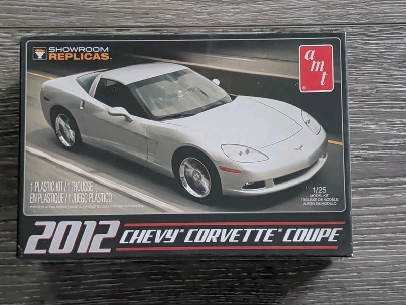 AMT SHOWROOM REPLICAS: 2012 CHEVY CORVETTE COUPE 1/25TH SCALE AMT756,MIB 2012