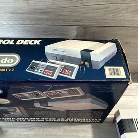 Nintendo NES Console Control Deck Mario Trilogy 1 2 3 Games Bundle Original Box