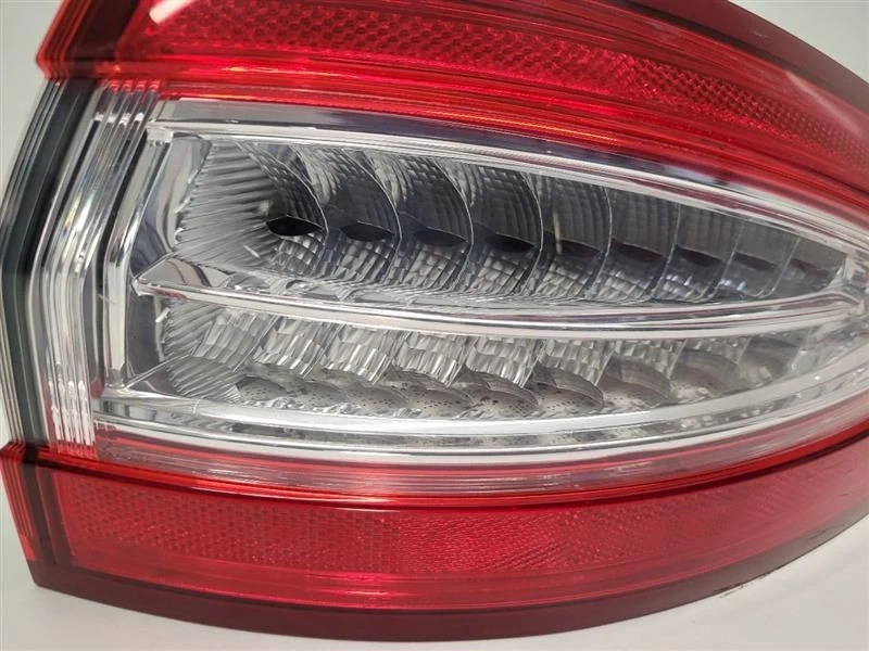 Ford Fusion 2013-2016 luz trasera de pasajero derecha cuarto panel LED montado Foto 2 de 4