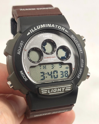 Casio W-728HB-5AVH. Illuminator. QW.1534 WR.100m. Jahr 1996.