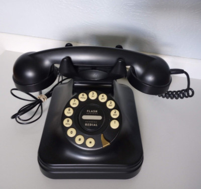 Grand Phone Retro 1950s Style Telephone Push Button Flash Redial Phone MCM Prop