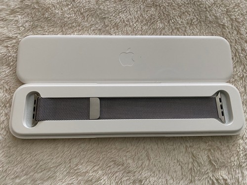 USED Apple Watch 42mm 44mm MILANESE Band Only MJ5F2ZM/A Great Condition - Zdjęcie 1 z 3